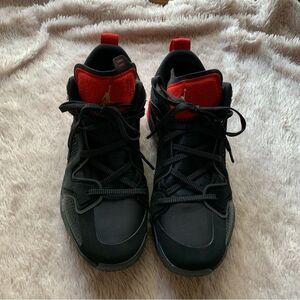 Men’s Nike Air Jordan XXXVII Low Size 12 black/red basketball shoe